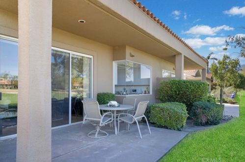 20 Hilton Head Dr, Rancho Mirage CA  92270-1607 exterior