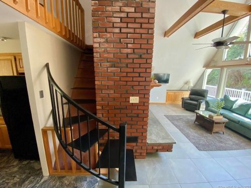 1 Clifton St, Lyme CT  06371-2024 exterior