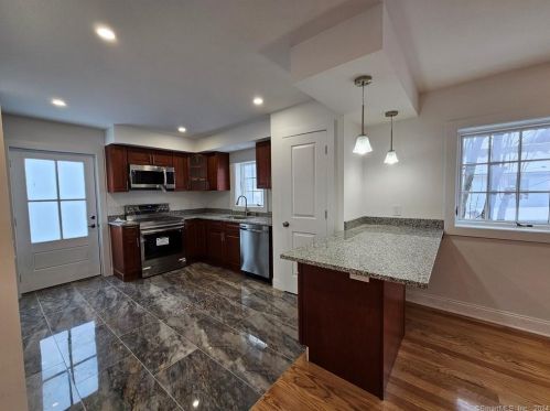 8 Concord St, Danbury CT  06810-6411 exterior