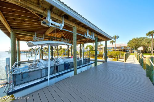 2442 Newfound Harbor Dr, Merritt Island FL  32952-2870 exterior