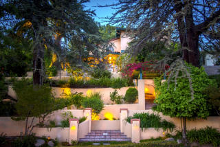 435 Mountain St, Glendale, CA 91207-1419