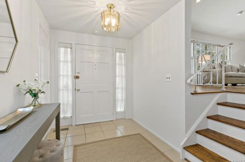 9 Stoneybrook Ln, Scarsdale, NY 10583-1028