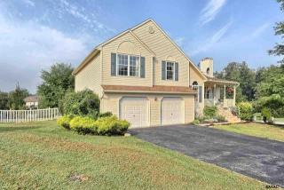 25 Sandy Cir, Strinestown, PA 17345-1537