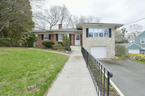 105 White St, Waterbury, CT 06710-1011