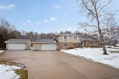 2210 Skyline Pines Dr, Green Bay, WI 54313-7679