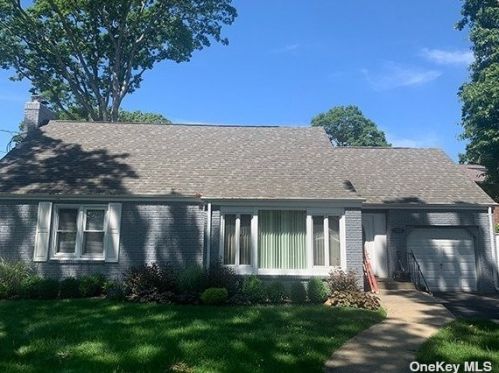 1308 Oak Ave, West Islip NY  11795-1834 exterior