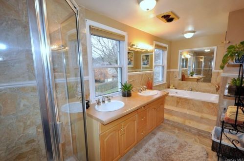 1 Maplewood Rd, Hartsdale NY  10530-1627 exterior