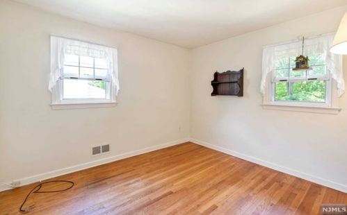 81 Mcnomee St, Oakland NJ  07436-2609 exterior