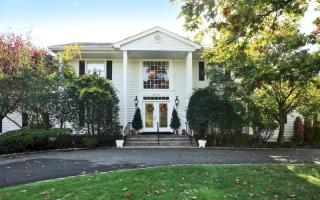 22 Canterbury Dr, West Caldwell, NJ 07006-4229