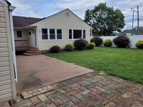 5 Martin Rd, Bethpage NY  11714-5109 exterior