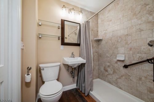 514 River Rd, Annandale NJ  08801-3440 exterior