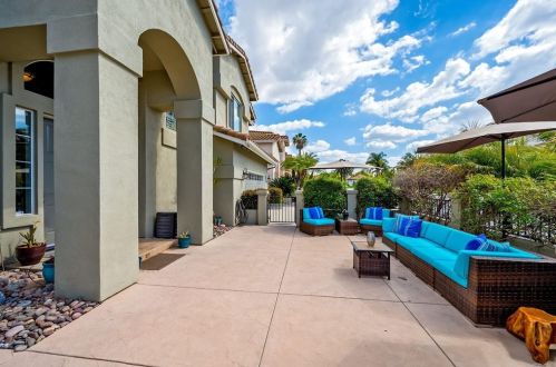 4520 Avenida Privado, Oceanside CA 92057-7740 exterior