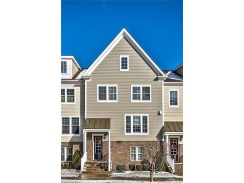 233 Riverfront St, Oakmont, PA 15139-2184
