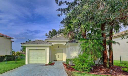 387 206th Ave, Hollywood FL  33029-5017 exterior