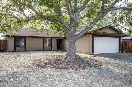 44323 Gingham Ave, Lancaster, CA 93535-3729
