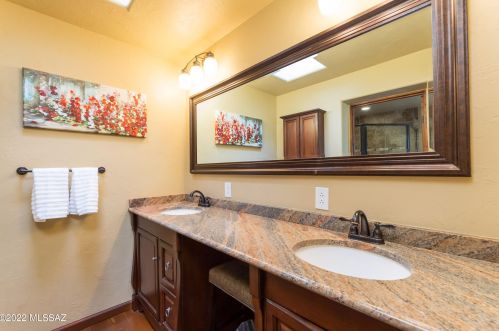 140 Montecello Ct, Tucson AZ exterior