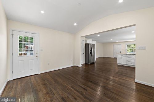 15906 Donald Curtis Dr, Woodbridge VA  22191-4250 exterior