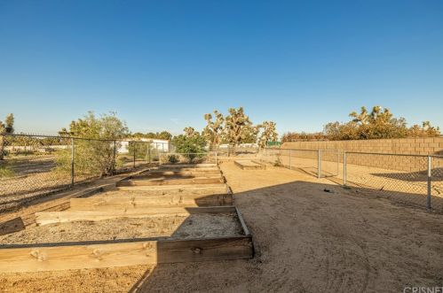 42522 15 St, Lancaster CA 93534-6212 exterior