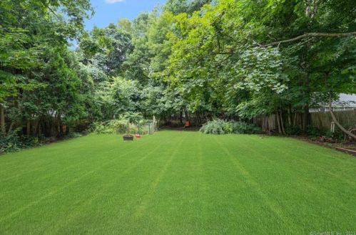 1 Beech Dr, Norwich CT 06360-2903 exterior