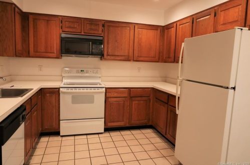 50 Litchfield Ponds Dr, Litchfield, CT 06759-3310