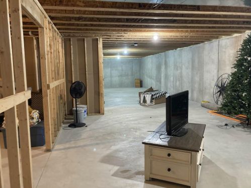 907 Lotus Trl, Menasha WI  54952-8852 exterior