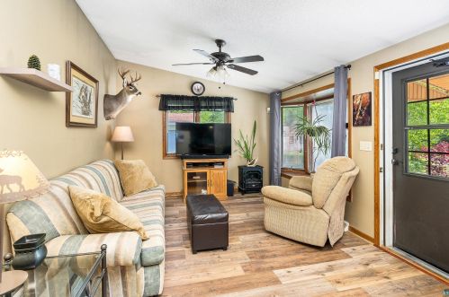 6579 Locust Rd, Duluth, MN 55803-9252