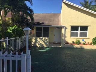 20 103rd Ave, Miami, FL 33174-1729