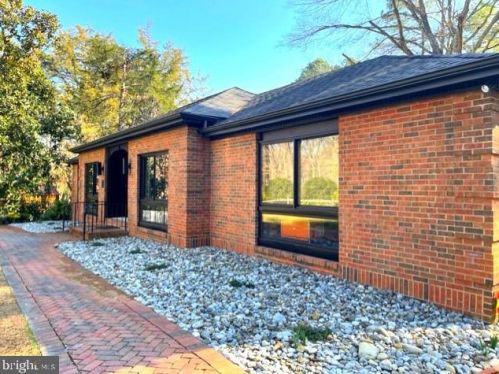 1 Walter Cir, Fredericksburg, VA 22405-2363