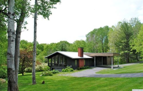 24 Far View Ln, Hillsdale, NY 12529-5808