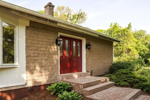 333 Daniels Farm Rd, Bridgeport, CT 06611-5530