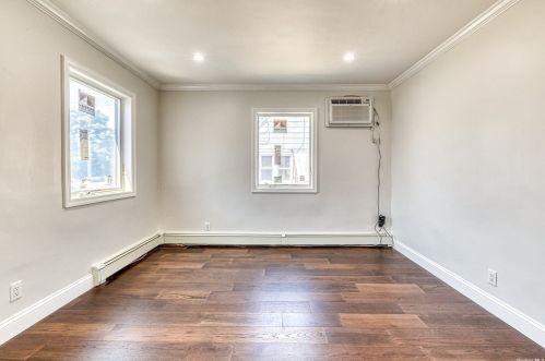 2381 Yorktown St, Rockville Centre NY  11572-1717 exterior