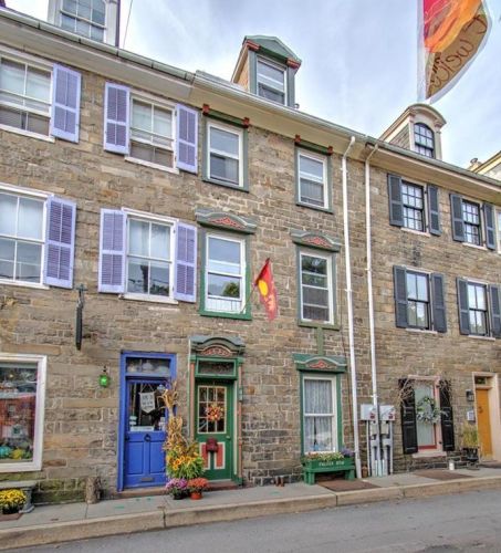 33 Race St, Jim Thorpe, PA 18229-2003