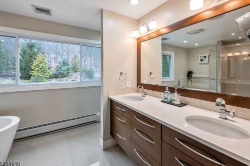 19 Marisa Ct, West Milford NJ  07480-3000 exterior