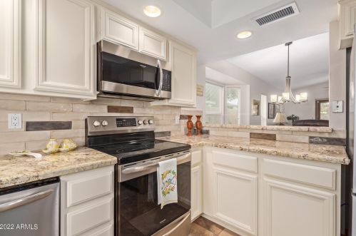 525 Fellars Dr, Phoenix, AZ 85023-3560
