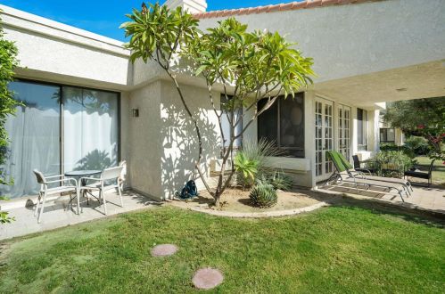49970 Avenida Vista Bonita, La Quinta CA  92253-2613 exterior