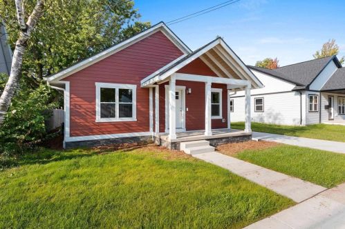 1208 Doty St, Green Bay, WI 54301-4307
