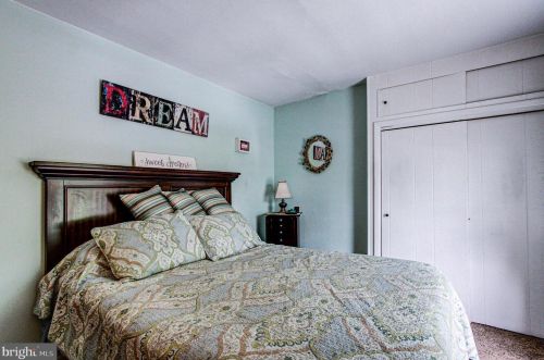 189 Oakland Ave, Gardenville PA  18901-4646 exterior