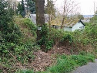 6729 Langston Rd, Seattle, WA 98178-5011