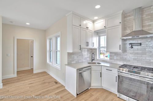 1217 Niihau Dr, Lacey NJ  08731-4702 exterior