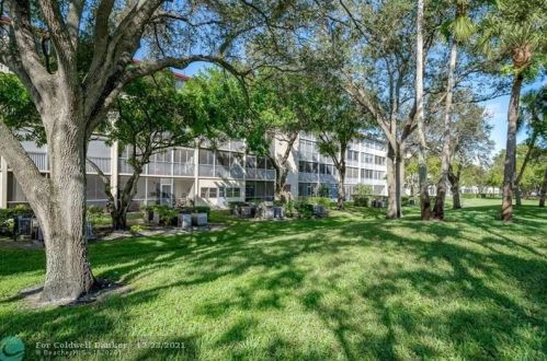 1551 135th Ter, Hollywood FL  33027-1877 exterior