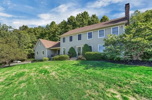 9 Taramar Ln, Washingtonville, NY 10992-2015