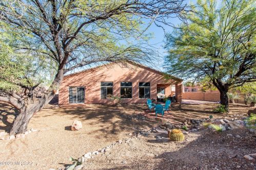 2943 Royal Copeland Dr, Tucson, AZ 85745-1594