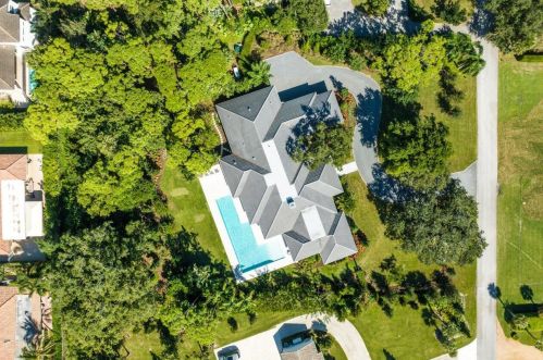 7 Country Rd, Boynton Beach FL  33436-5609 exterior