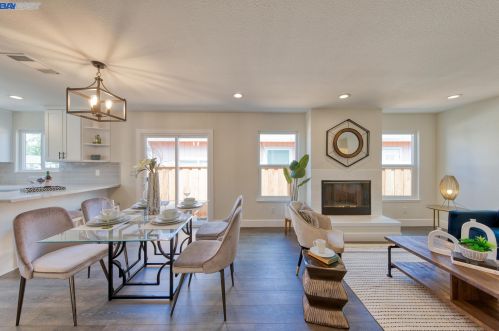 10508 Creekside Cir, Oakland, CA 94603-2986