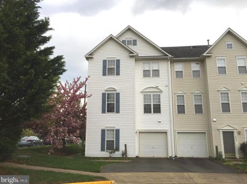 2559 Logan Wood Dr, Herndon VA  20171-4481 exterior