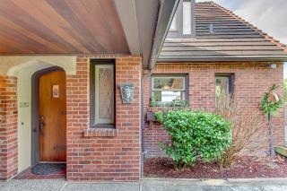 9839 47th Ave, Seattle WA  98136-2717 exterior
