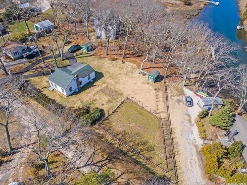 305 Bayberry Rd, Southold NY  11971-4436 exterior