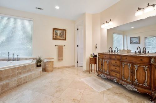 4946 Haskell Ave, Van Nuys CA 91436-1540 exterior