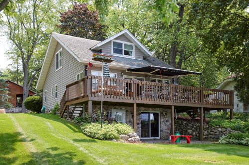5375 Quaas Dr, West Bend WI  53095-8719 exterior