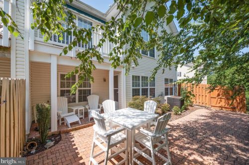 980 Cadmus Dr, Fredericksburg, VA 22401-8414